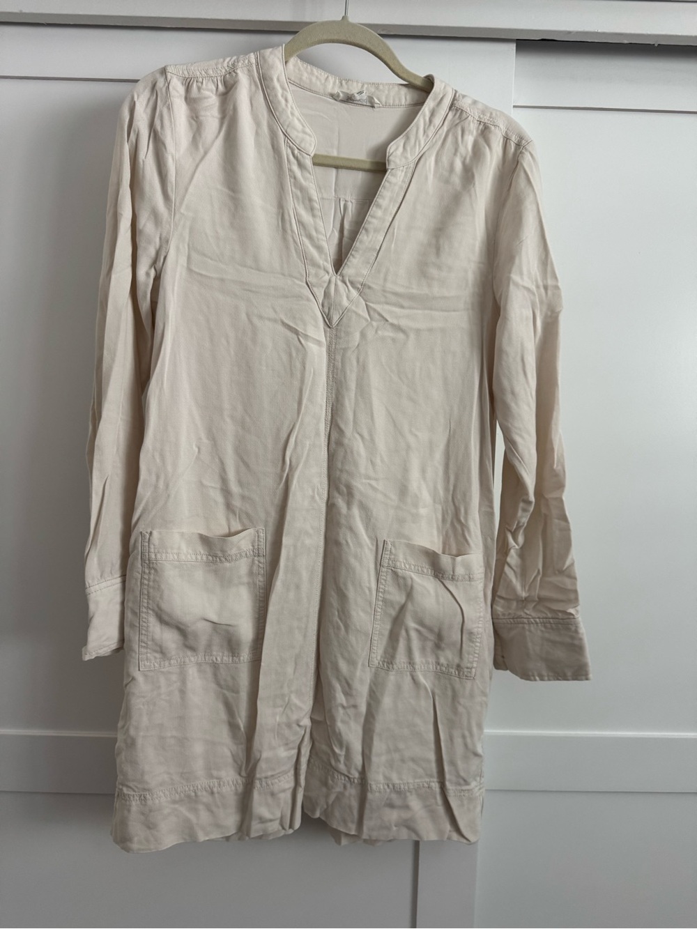 Splendid Cream V-Neck Tunic with Front Patch Pockets